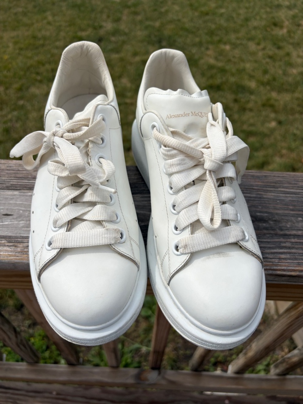 Alexander McQueen Off-White Leather Platform Sneakers 39 which is 8.5 in men